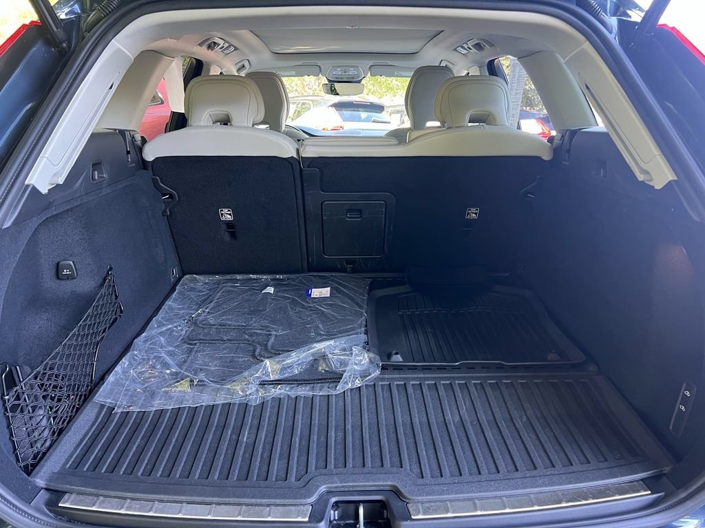 Certified 2025 Volvo XC60 T8 Ultra w/ Protection Package Premier AWD/4WD image 27