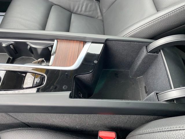 Used 2025 Volvo V60 B5 Cross Country Plus image 13