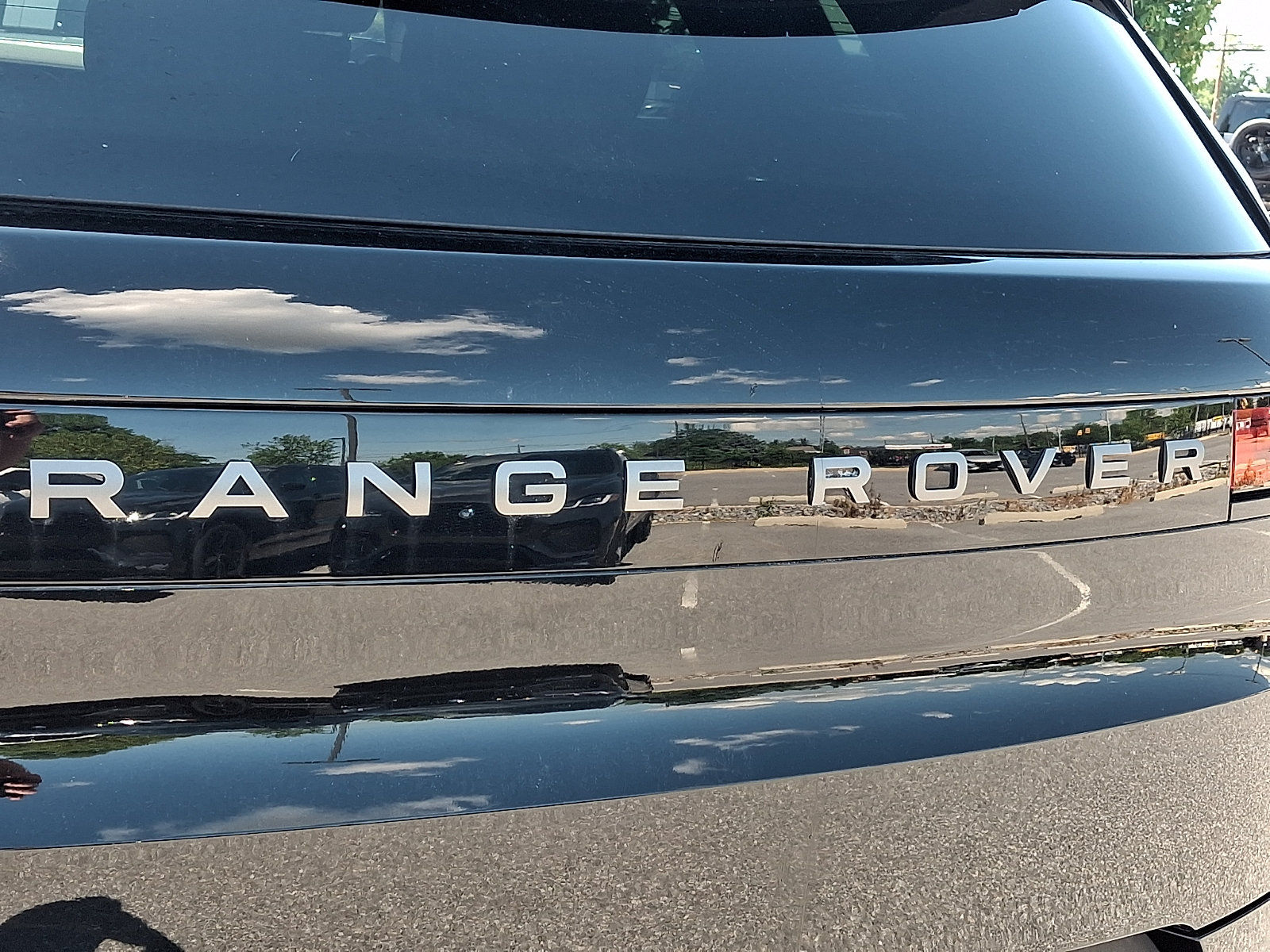Used 2024 Land Rover Range Rover Sport SE AWD/4WD image 31