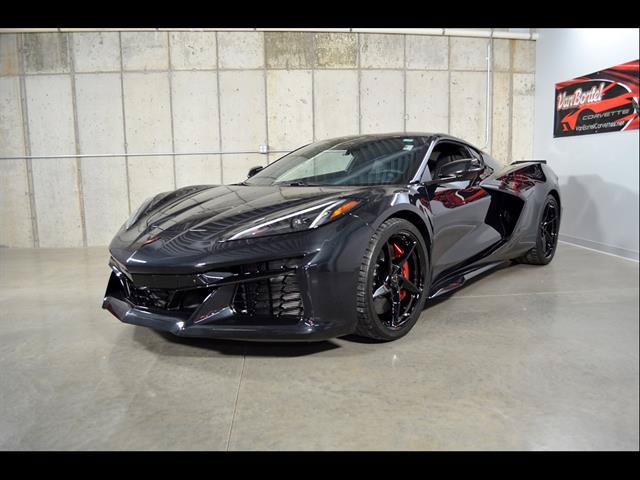 Used 2024 Chevrolet Corvette E-Ray w/ Stealth Interior Trim Package AWD/4WD image 4