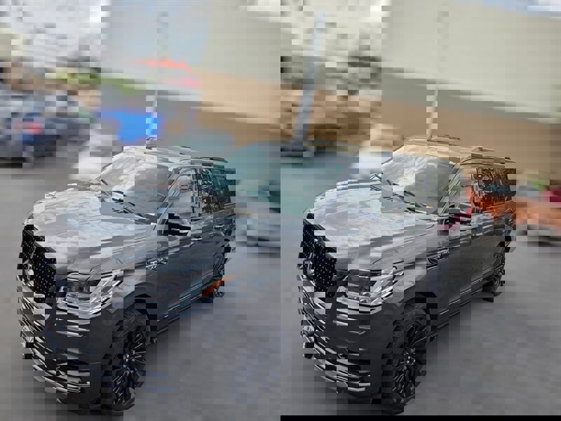 Used 2018 Lincoln Navigator L Reserve AWD/4WD image 2