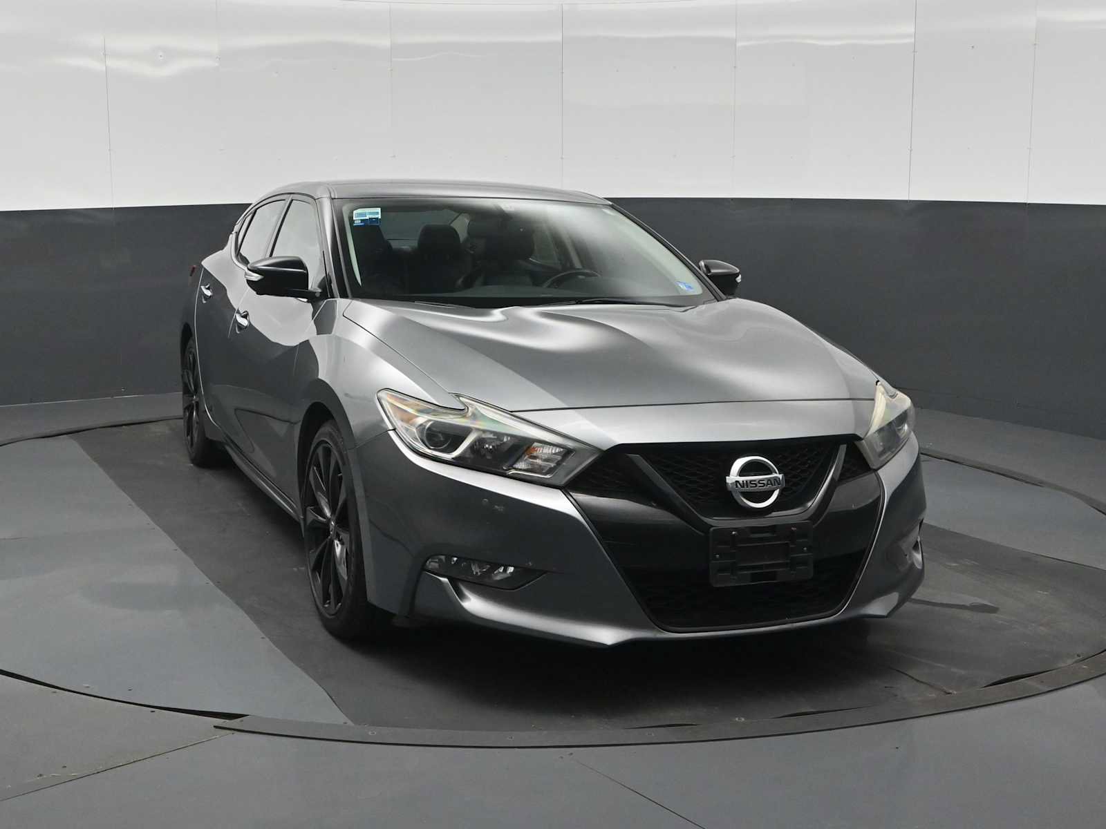 Used 2018 Nissan Maxima SR w/ Midnight Edition FWD image 2