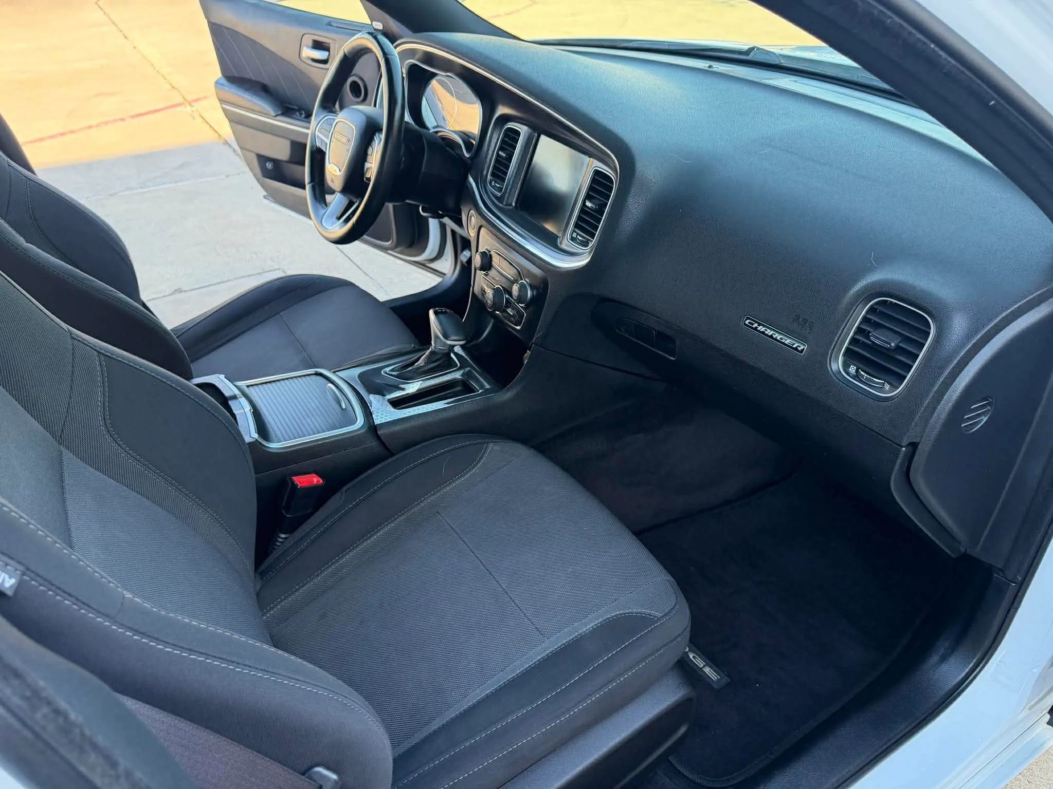 Used 2016 Dodge Charger SXT image 21