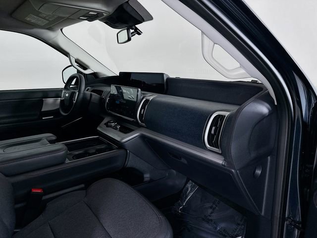 New 2025 Ford Expedition Active image 29