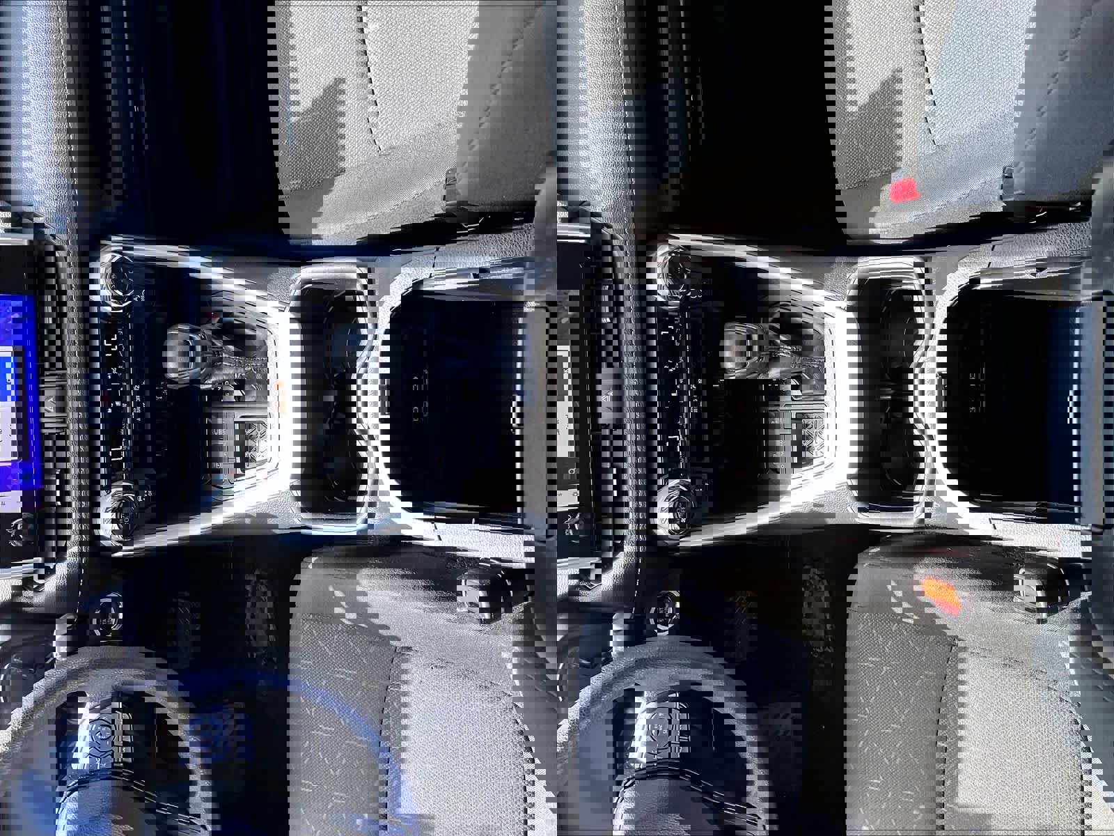 Used 2024 Toyota RAV4 XLE FWD image 26