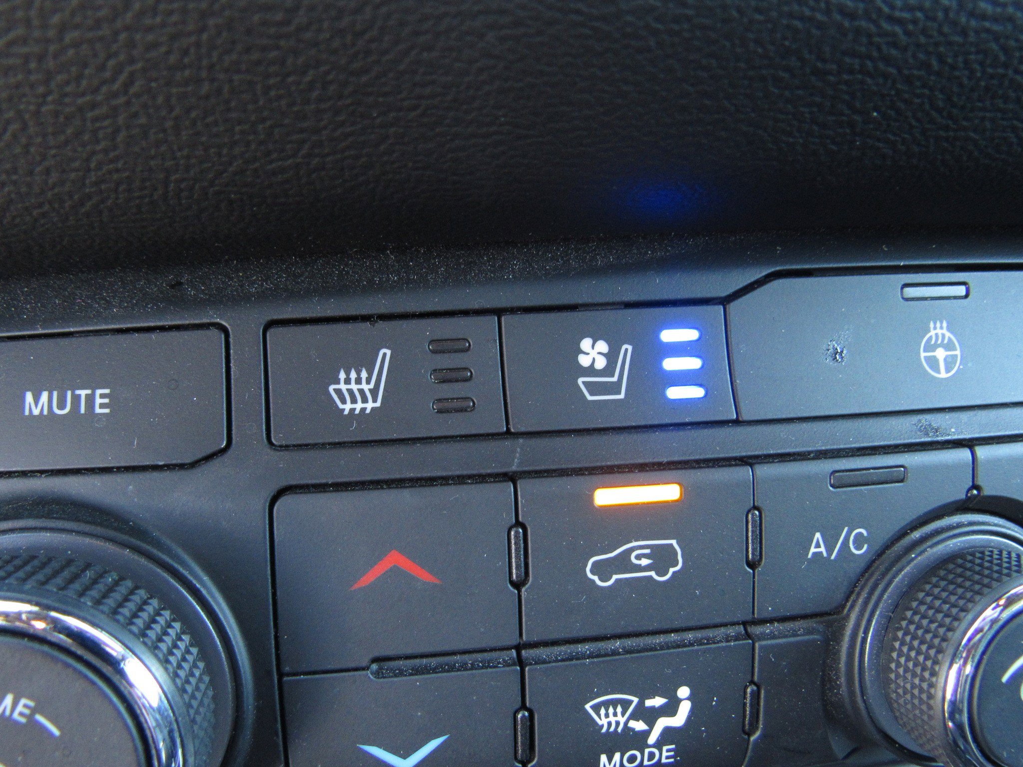 Used 2025 Dodge Durango GT image 23