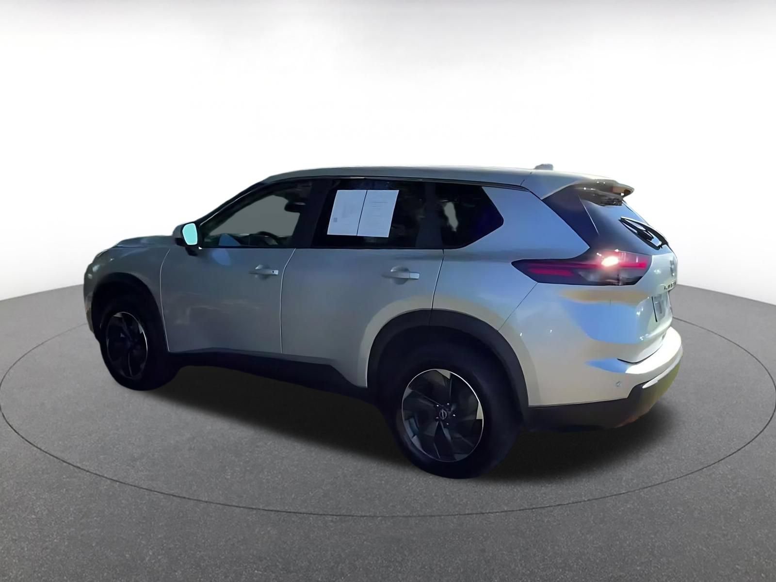 Used 2025 Nissan Rogue SV AWD/4WD image 9