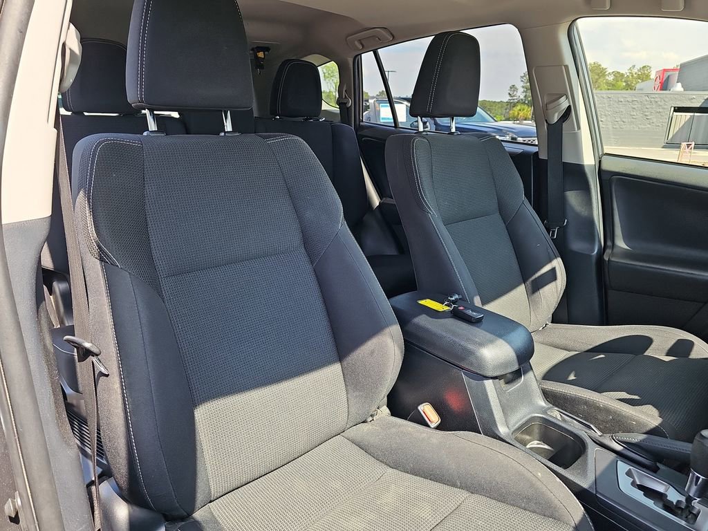Used 2018 Toyota RAV4 XLE AWD/4WD image 14