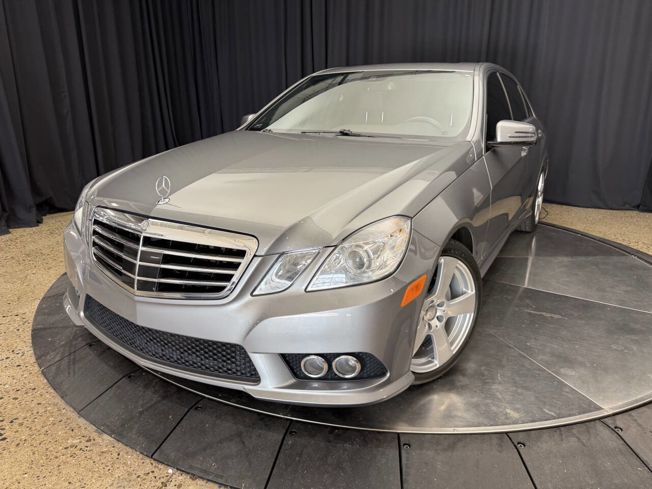 Used 2010 Mercedes-Benz E 350 4MATIC Sedan image 2