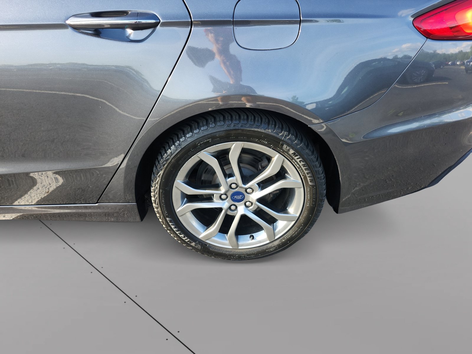 Used 2019 Ford Fusion Titanium FWD image 15