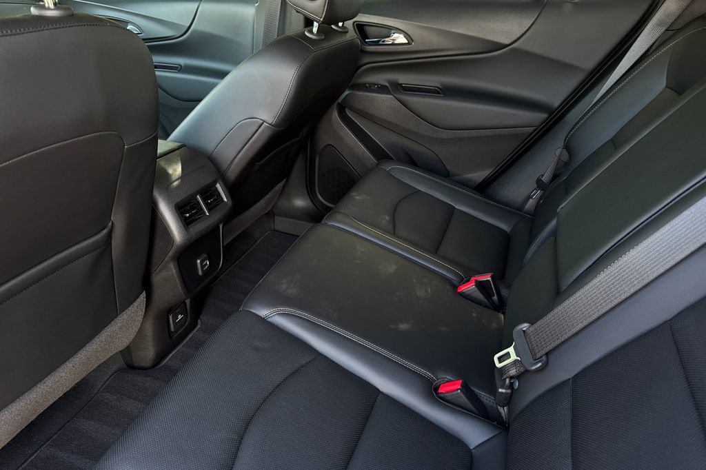 Used 2020 Chevrolet Equinox LT w/ Sport Edition image 13