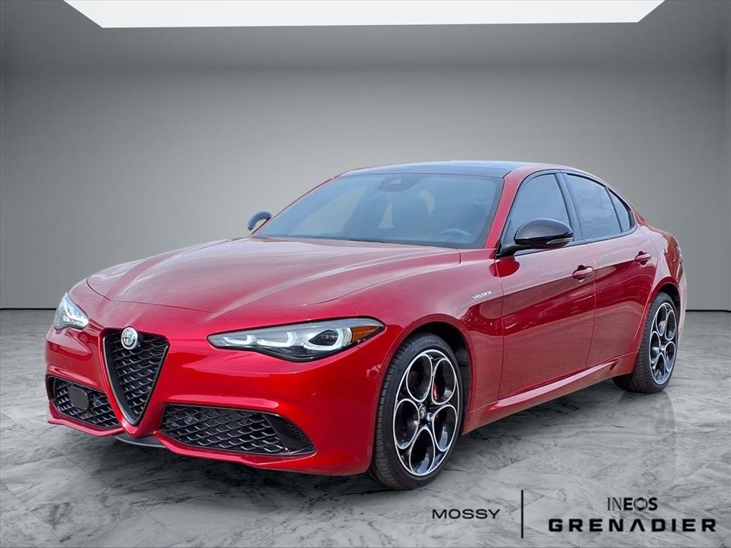 Used 2024 Alfa Romeo Giulia Veloce image 3