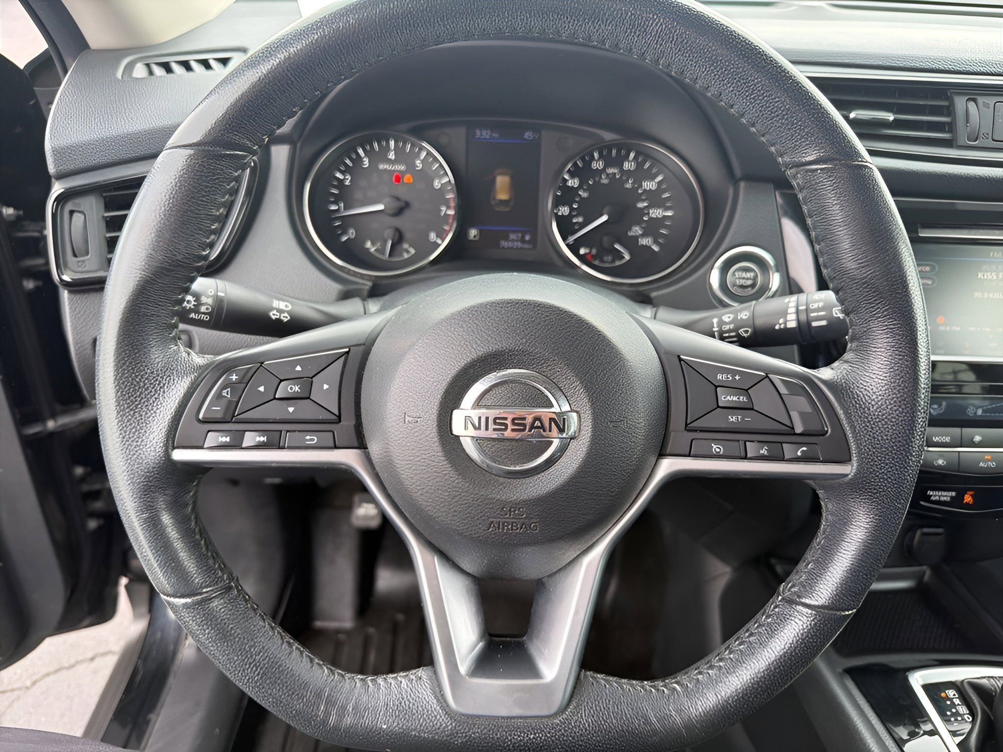 Used 2018 Nissan Rogue SV image 13