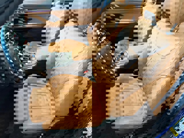 Used 2021 BMW M440i Convertible image 13