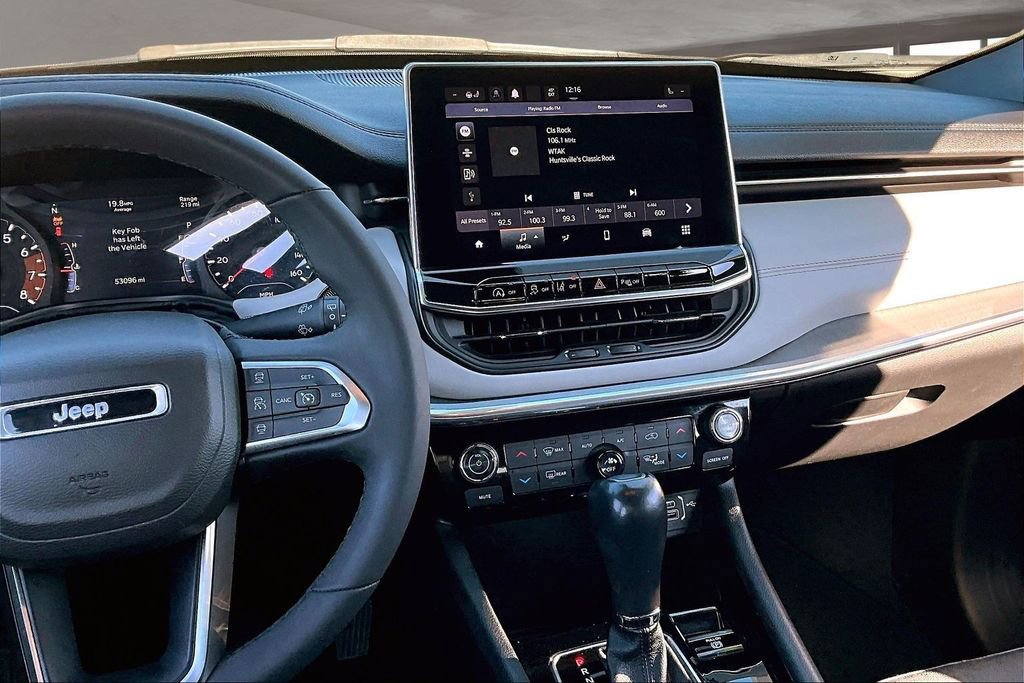 Used 2023 Jeep Compass Limited image 9