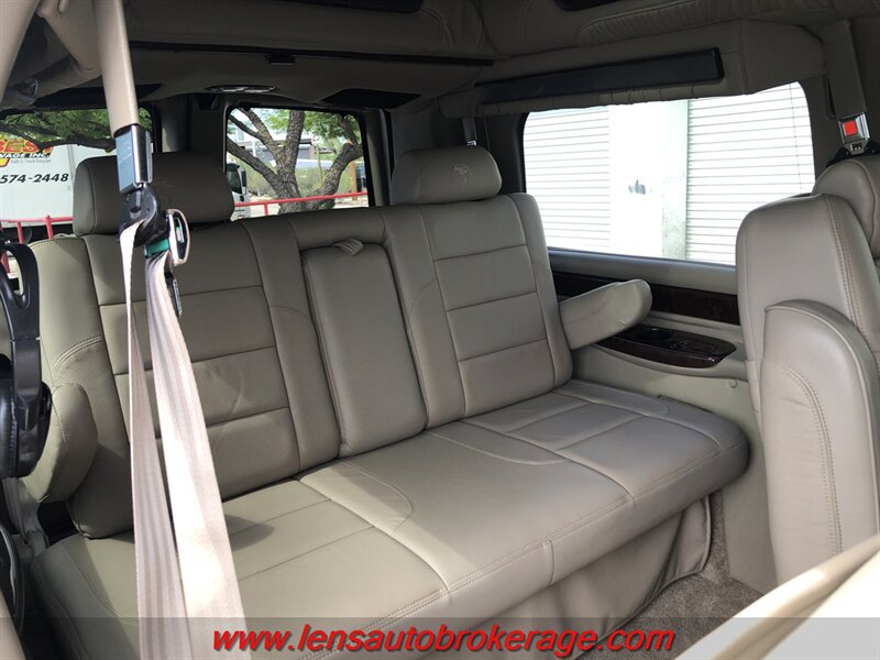 Used 2010 Chevrolet Express 1500 w/ Preferred Equipment Group RWD image 25