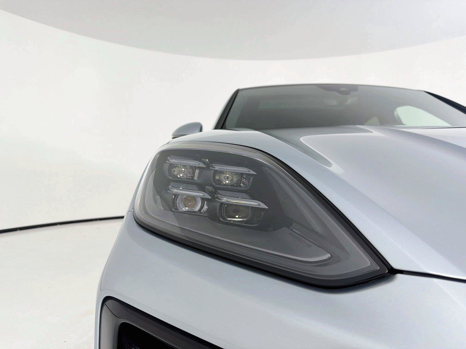 Certified 2025 Porsche Cayenne Coupe AWD/4WD image 31
