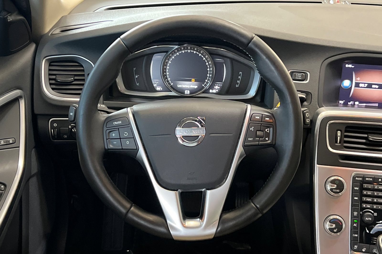 Used 2018 Volvo V60 T5 Cross Country AWD/4WD image 13