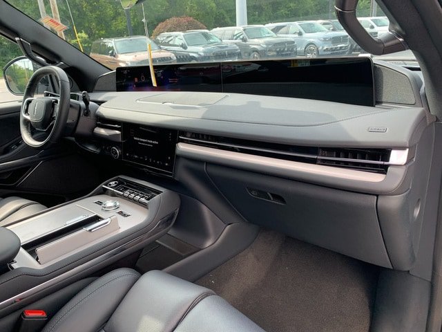 New 2027 Lincoln Navigator Reserve w/ Jet Appearance Package AWD/4WD image 13