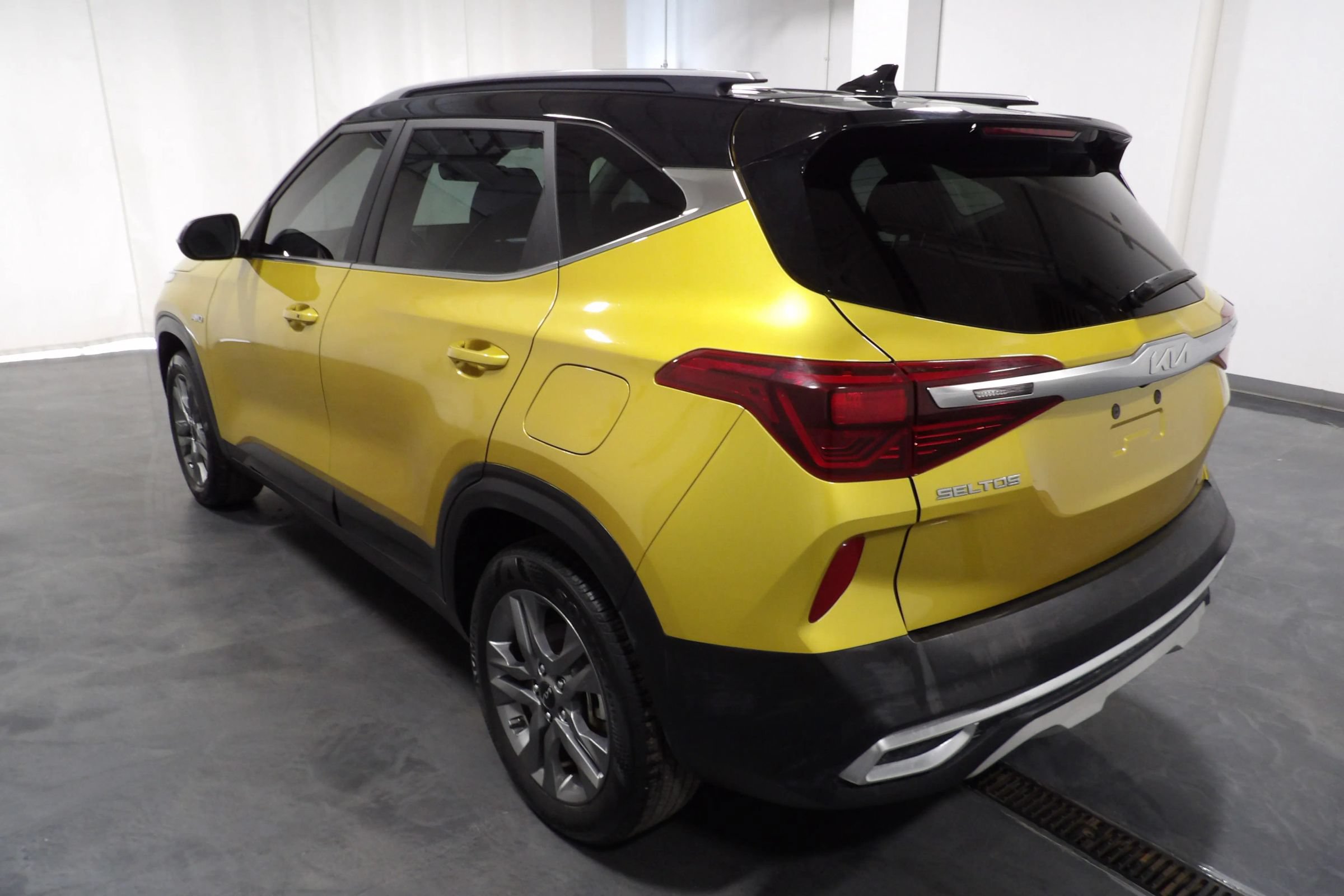 Used 2023 Kia Seltos S AWD/4WD image 9
