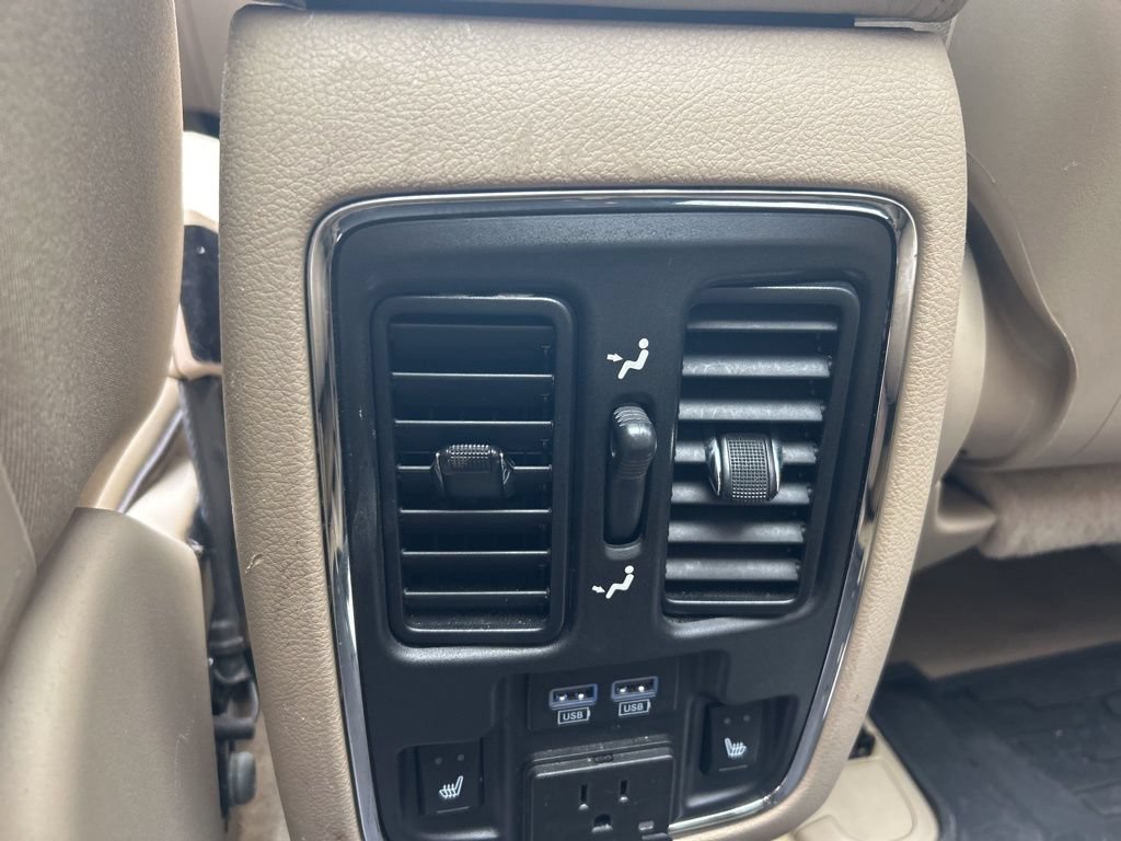 Used 2019 Jeep Grand Cherokee Overland AWD/4WD image 12
