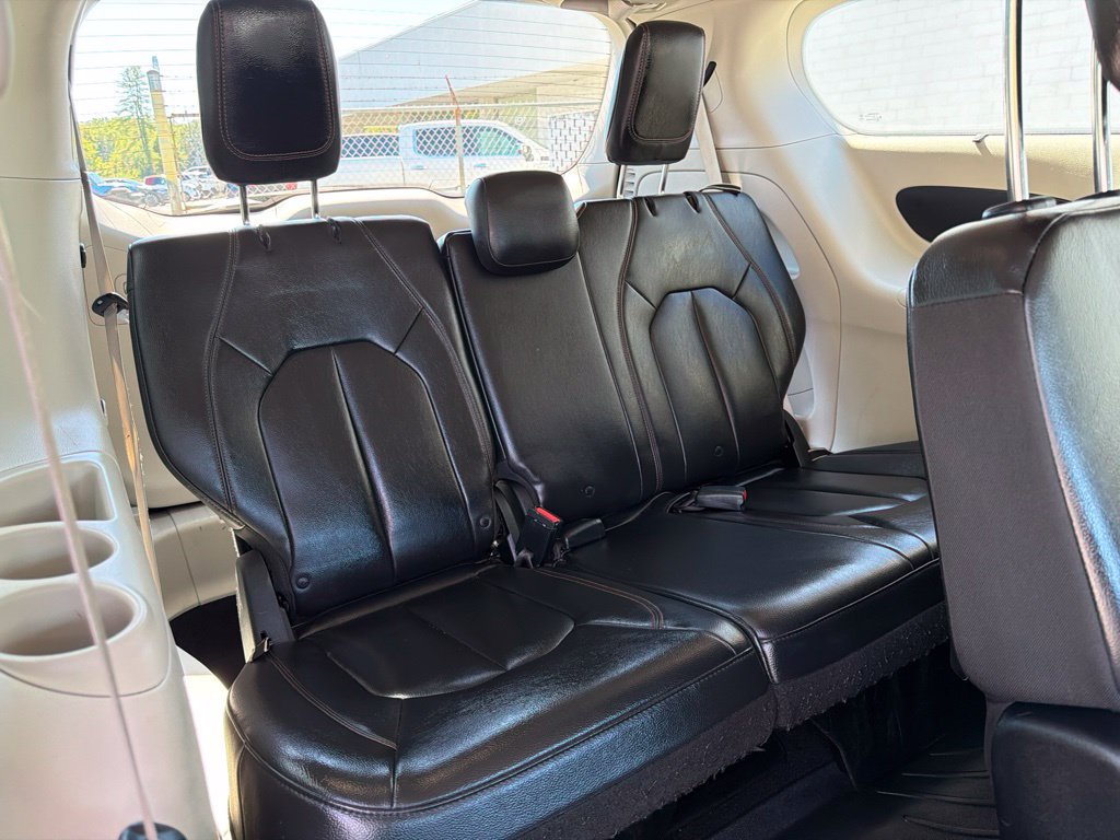 Used 2017 Chrysler Pacifica Touring-L FWD image 12