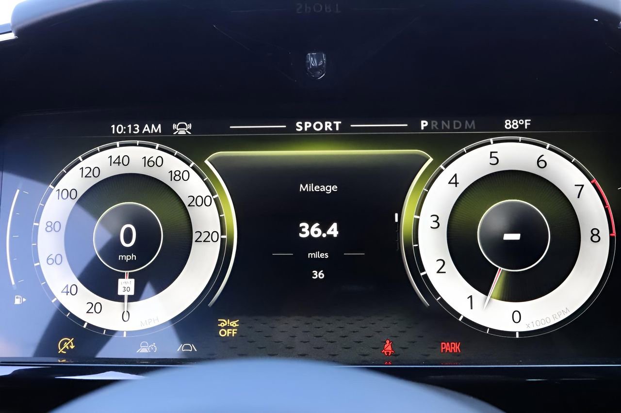 Used 2026 Aston Martin V8 Vantage Coupe image 24