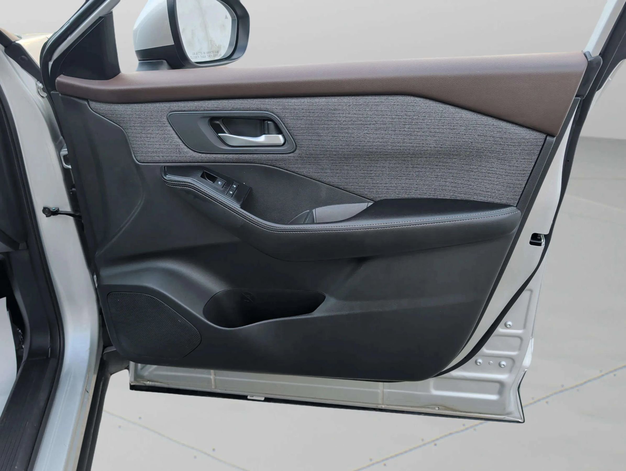 Used 2023 Nissan Rogue SV image 17