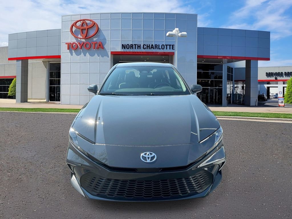 Used 2025 Toyota Camry SE image 5