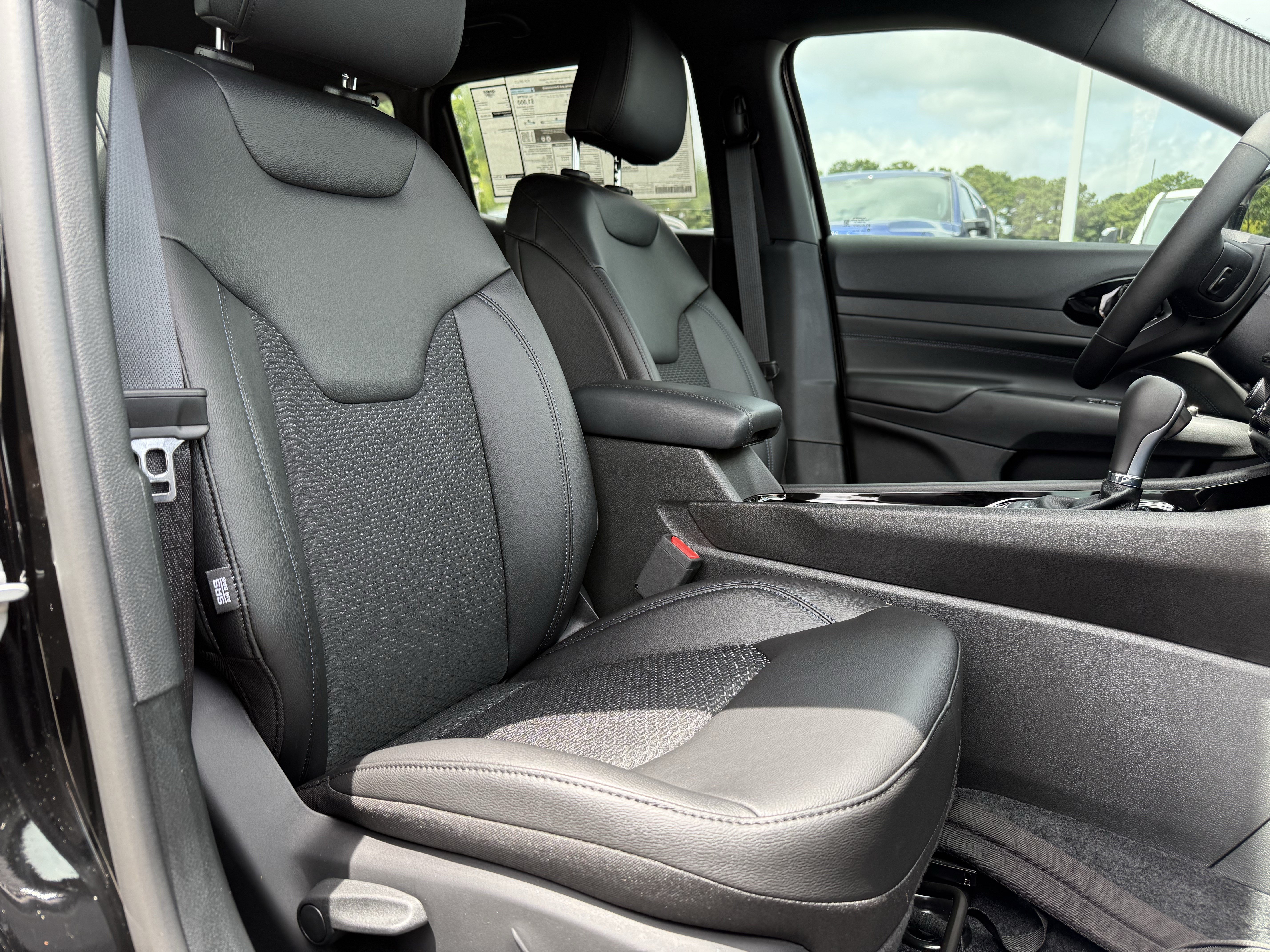 New 2026 Jeep Compass Latitude AWD/4WD image 32