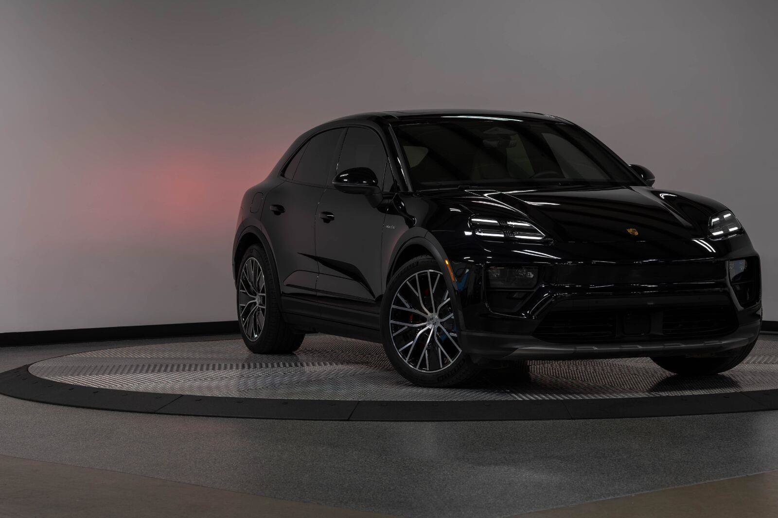 Used 2025 Porsche Macan 4S Electric AWD/4WD image 29