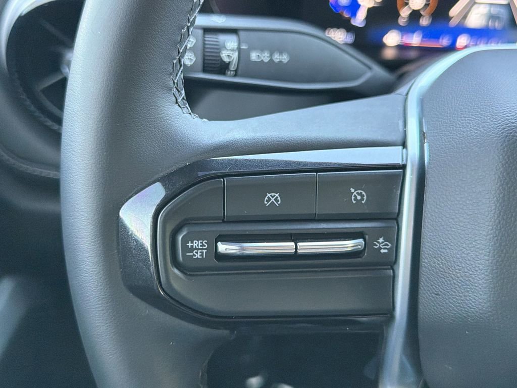 Used 2024 Chevrolet Colorado LT w/ LT Convenience Package image 11