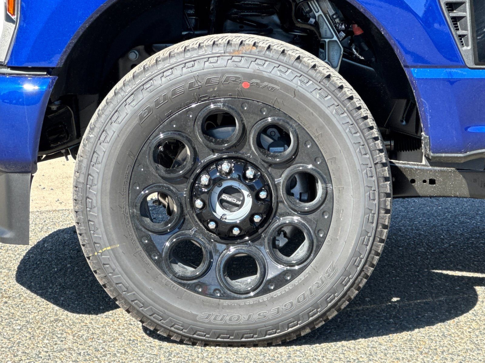 New 2026 Ford F250 Lariat w/ Black Appearance Package image 31