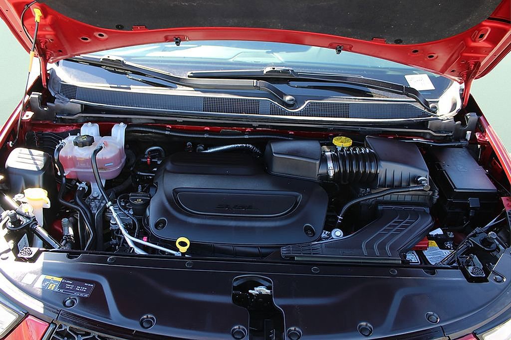 Used 2025 Chrysler Pacifica Limited image 21