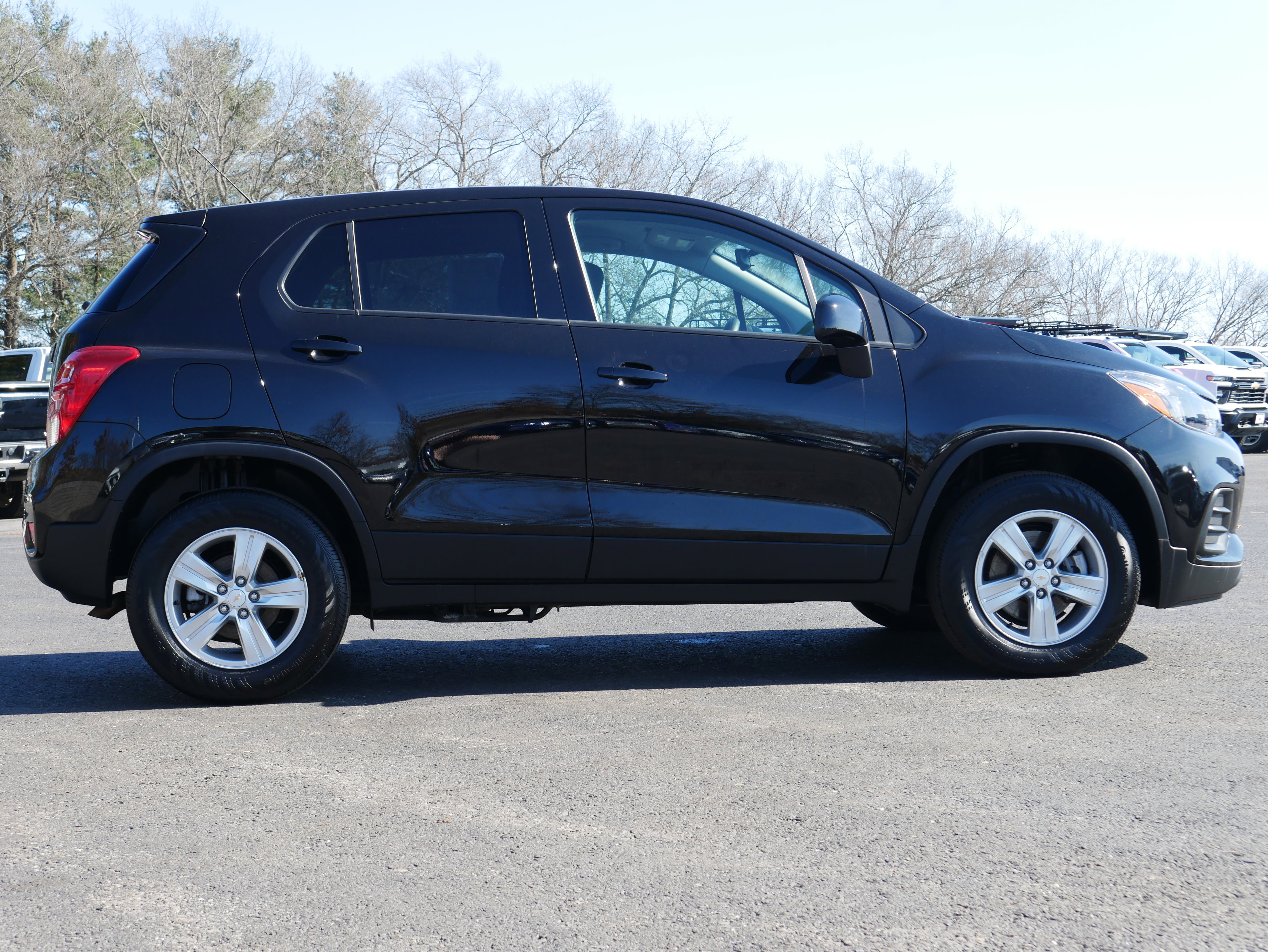 Used 2022 Chevrolet Trax LS w/ Tint and Cruise Package image 7