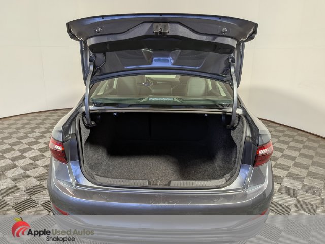 Used 2024 Volkswagen Jetta SE FWD image 8