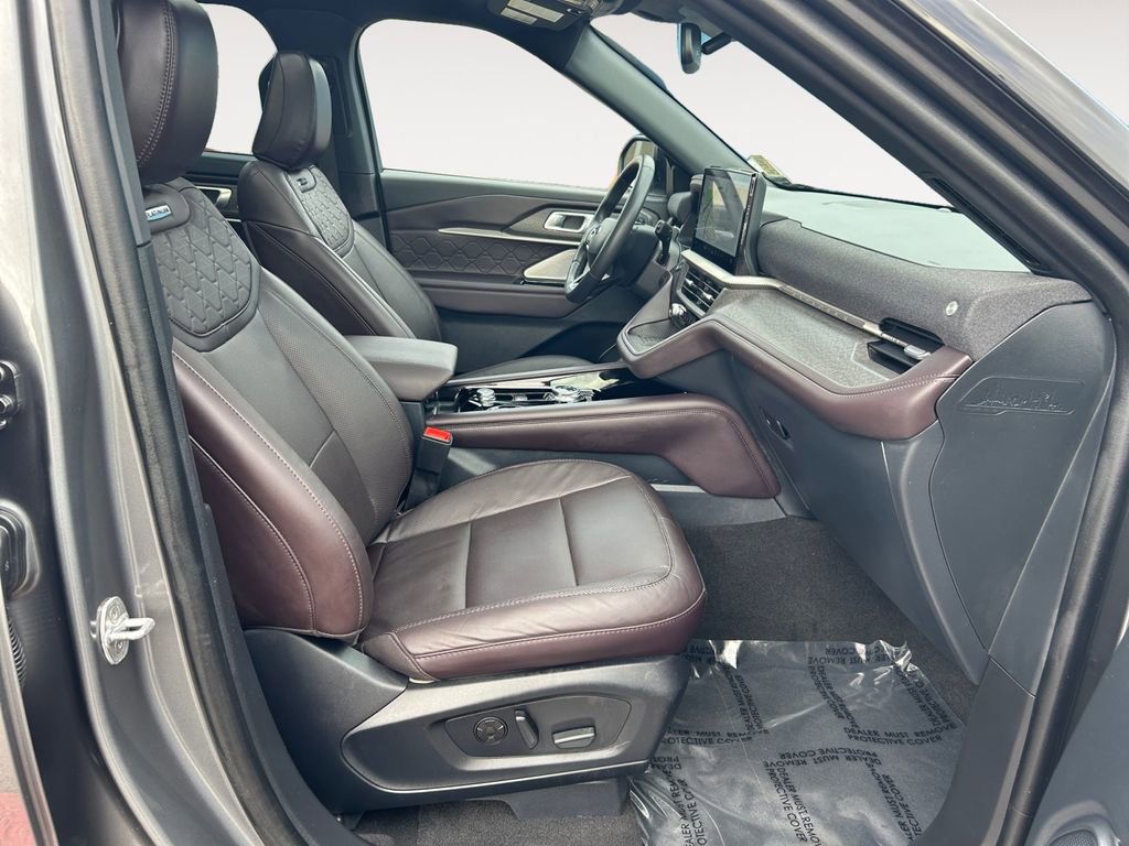 Used 2025 Ford Explorer Platinum w/ LUX Leather Package AWD/4WD image 10