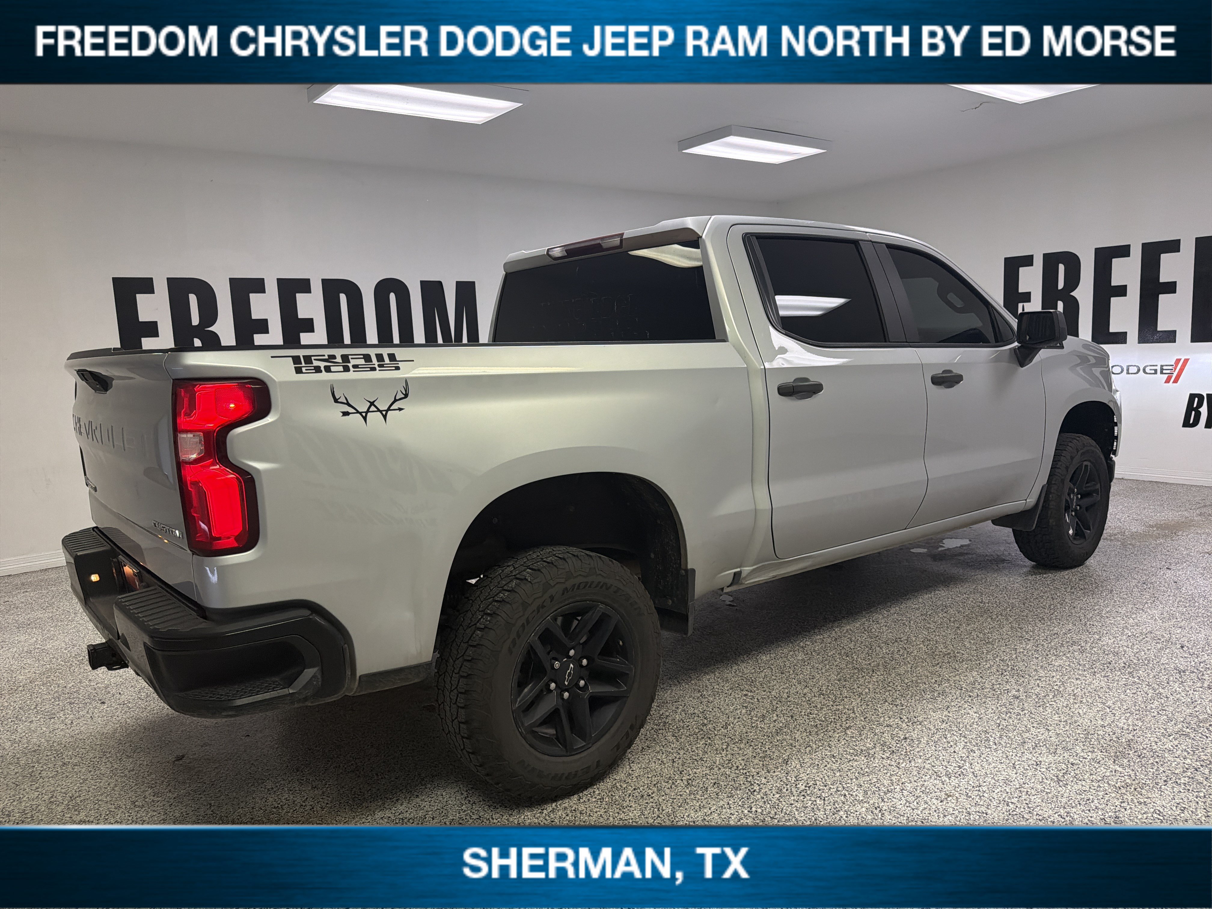 Used 2019 Chevrolet Silverado 1500 Custom Trail Boss w/ Custom Convenience Package AWD/4WD image 4