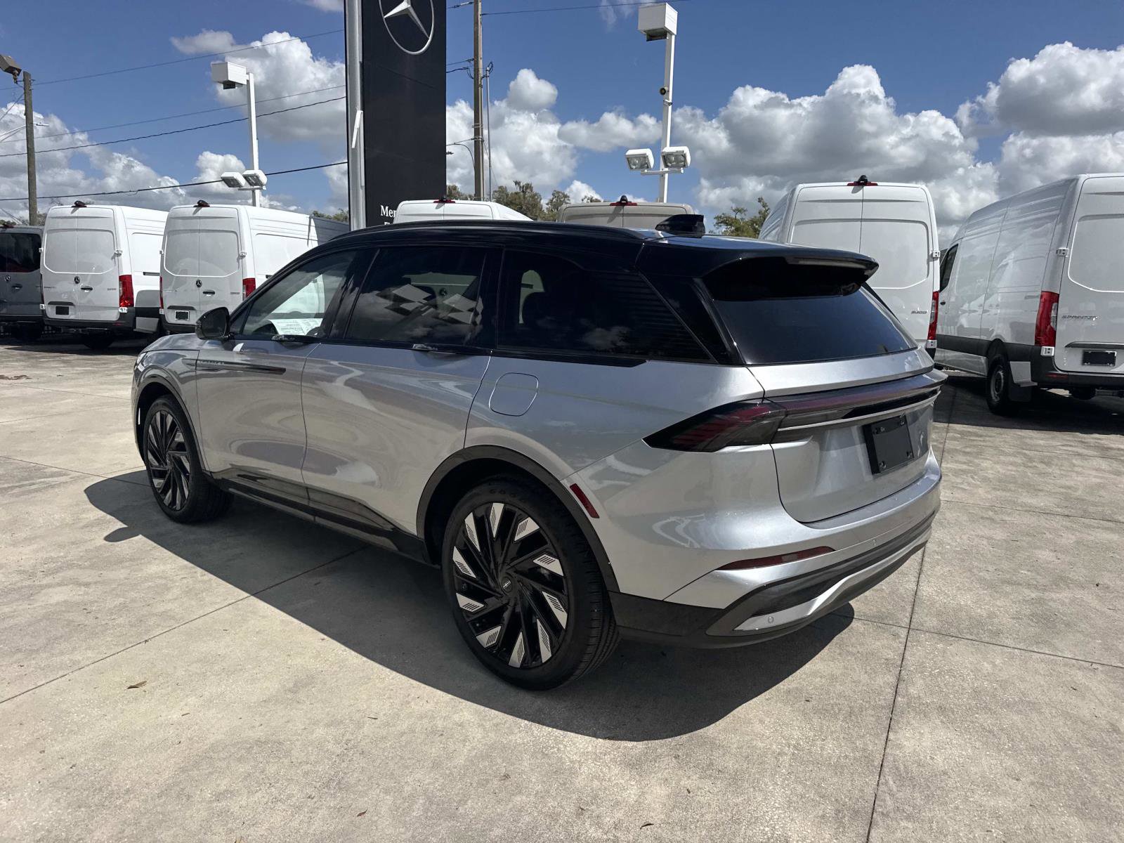 Used 2025 Lincoln Nautilus Reserve image 5