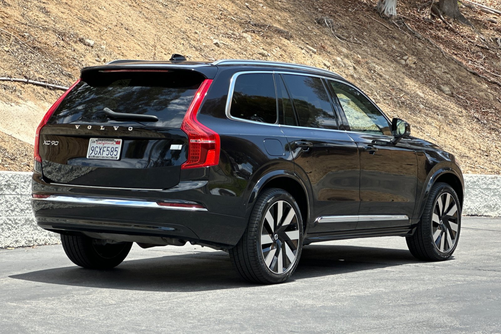 Certified 2023 Volvo XC90 T8 Ultimate w/ Protection Package Premier AWD/4WD image 4