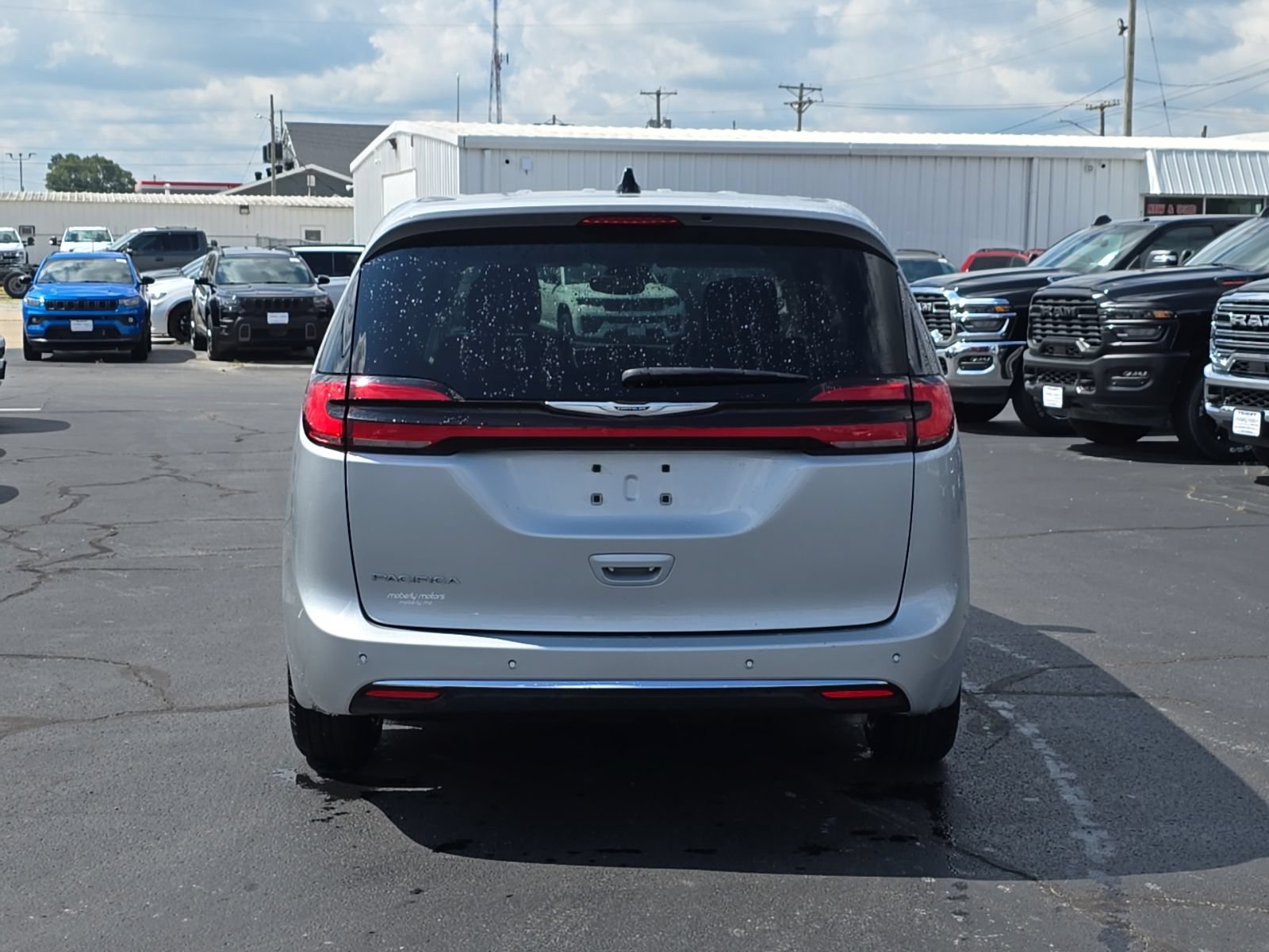 Used 2023 Chrysler Pacifica Touring-L FWD image 58
