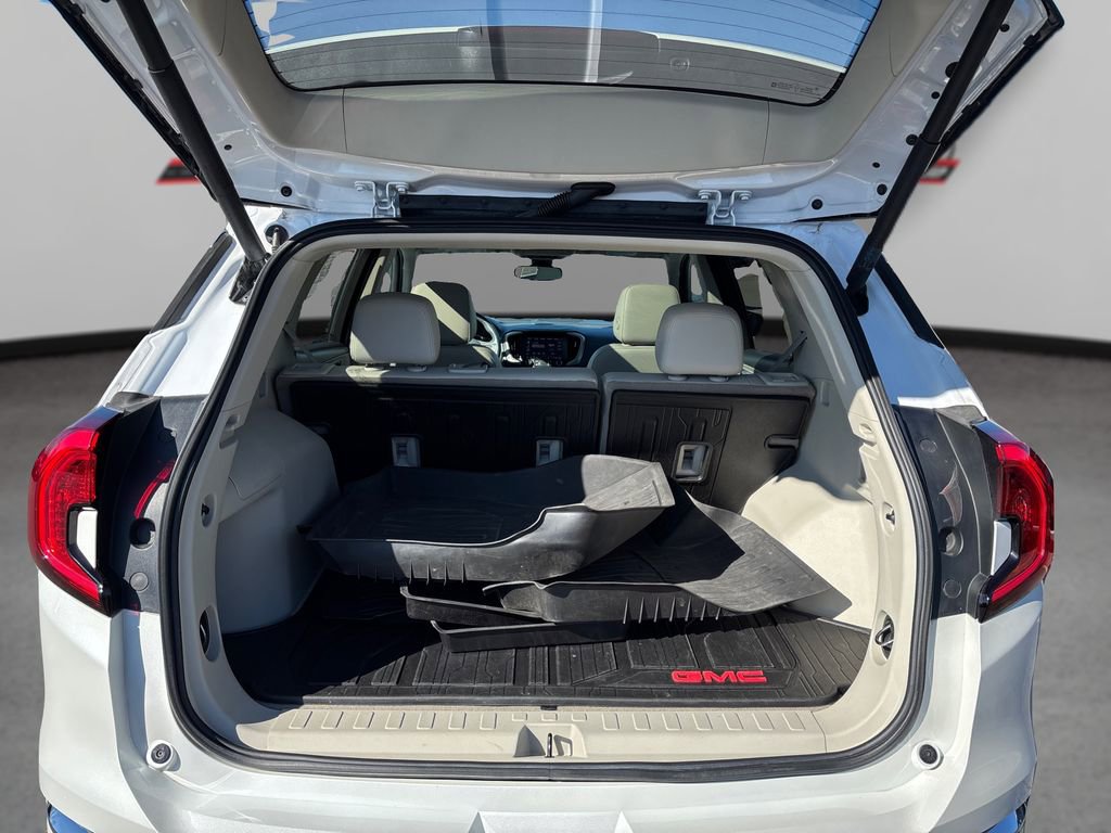 Used 2022 GMC Terrain Denali w/ Denali Premium Package AWD/4WD image 11