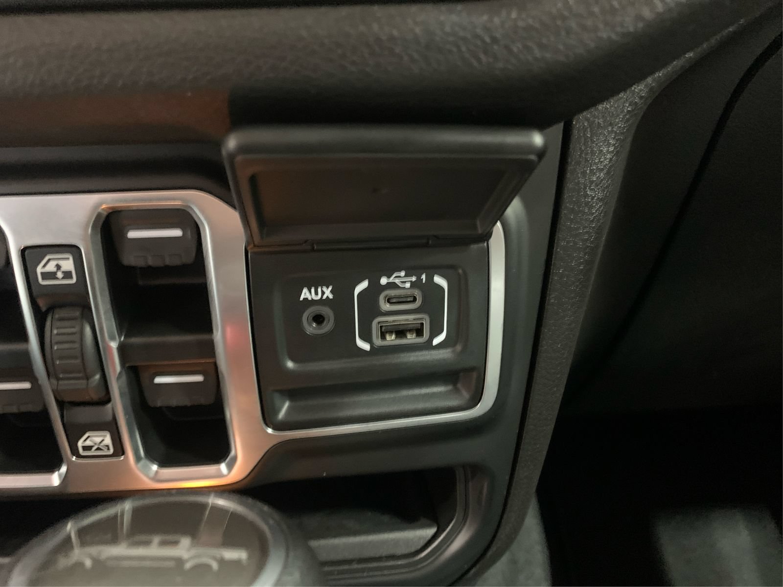 Used 2025 Jeep Gladiator Sport AWD/4WD image 35