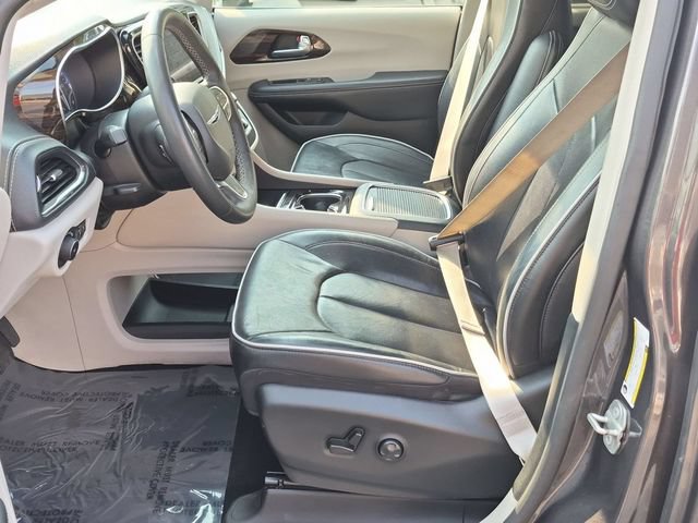 Used 2023 Chrysler Pacifica Limited FWD image 11