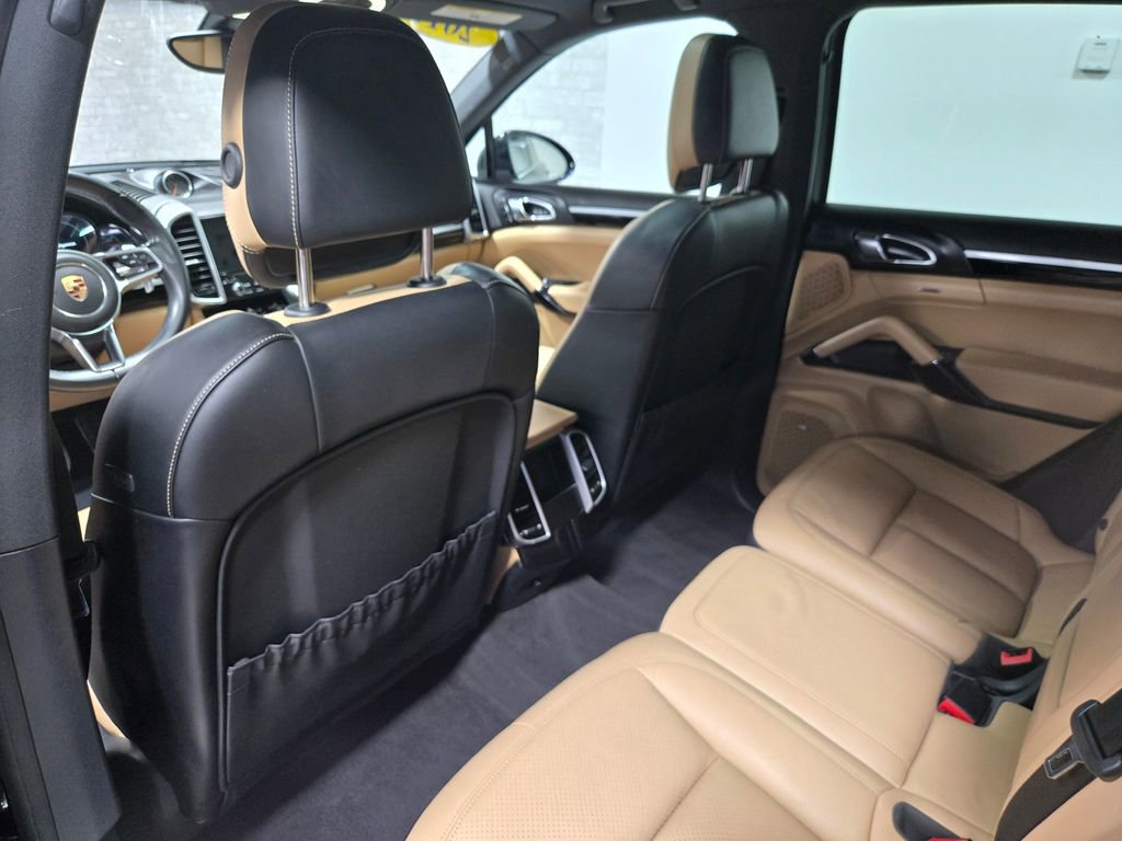 Used 2018 Porsche Cayenne image 34