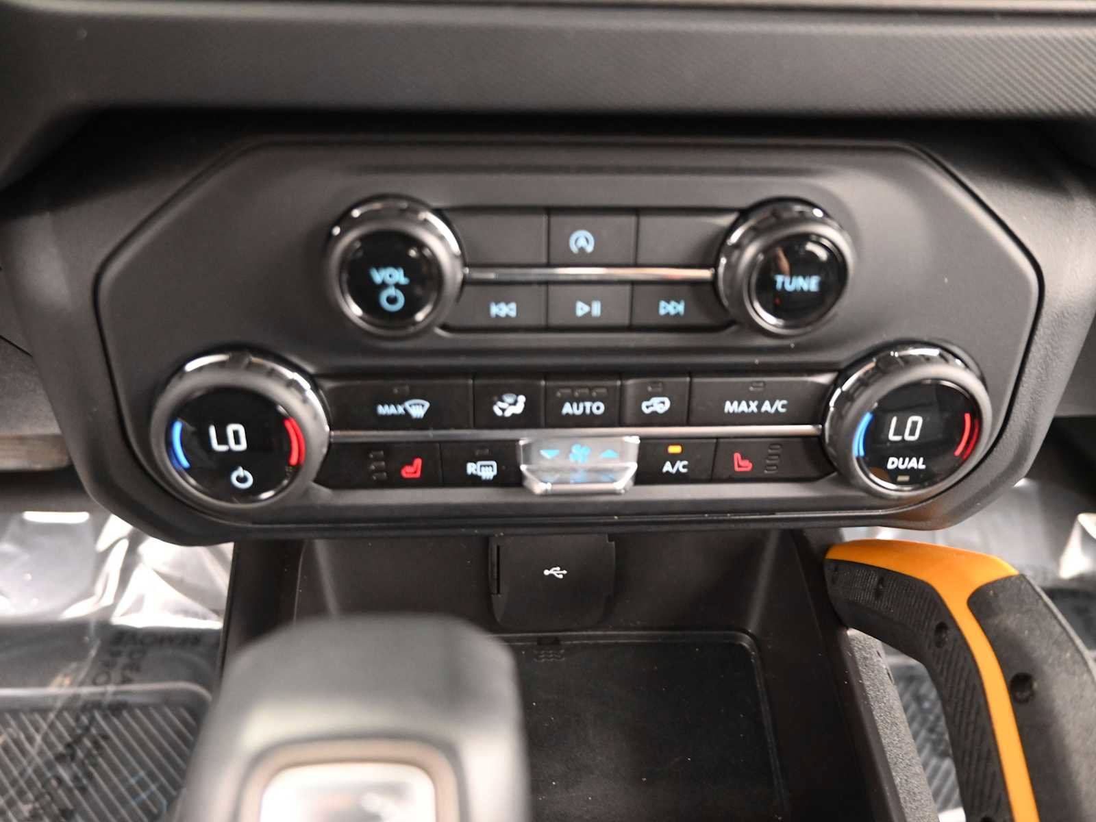 Used 2024 Ford Bronco Badlands image 21