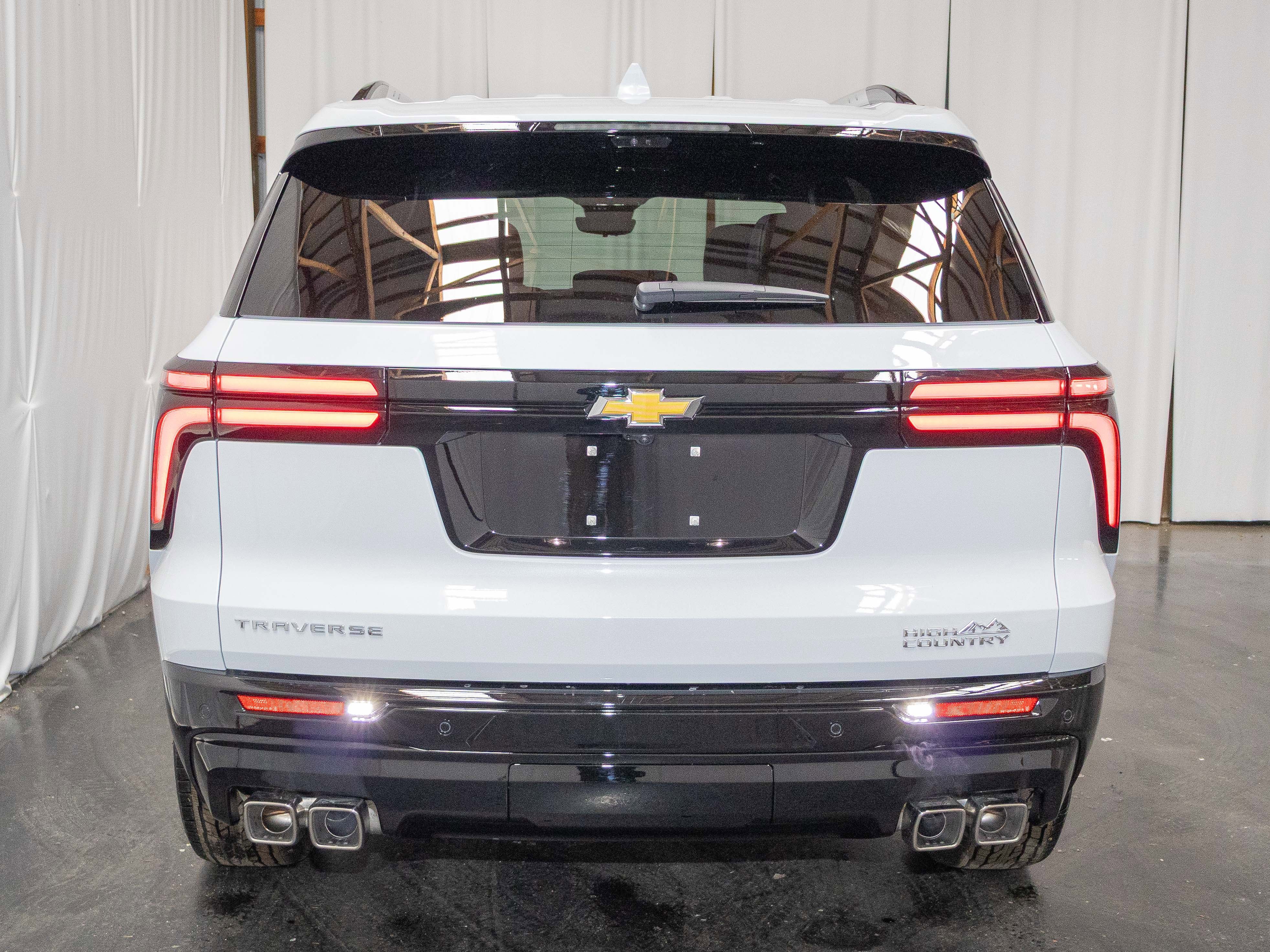 New 2026 Chevrolet Traverse High Country FWD image 3