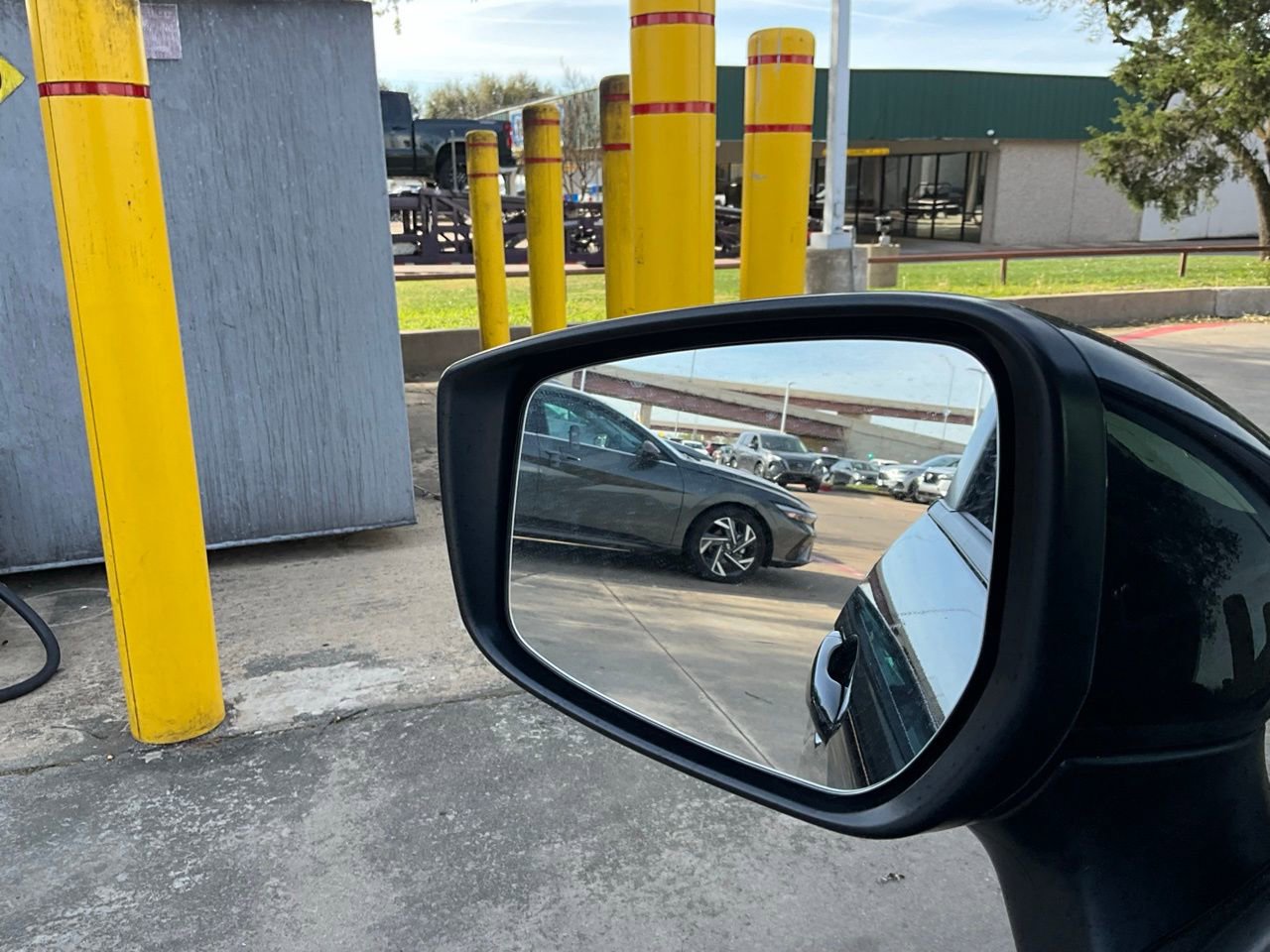 Used 2025 Nissan Versa SV image 18