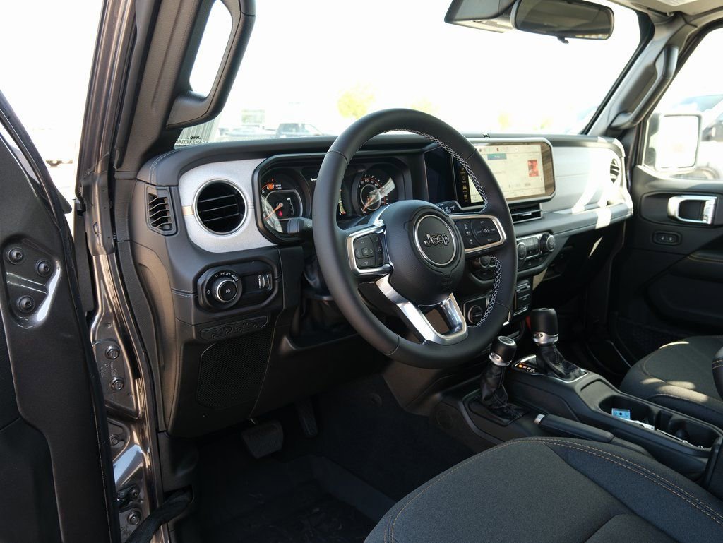 New 2025 Jeep Wrangler Unlimited Sahara AWD/4WD image 4