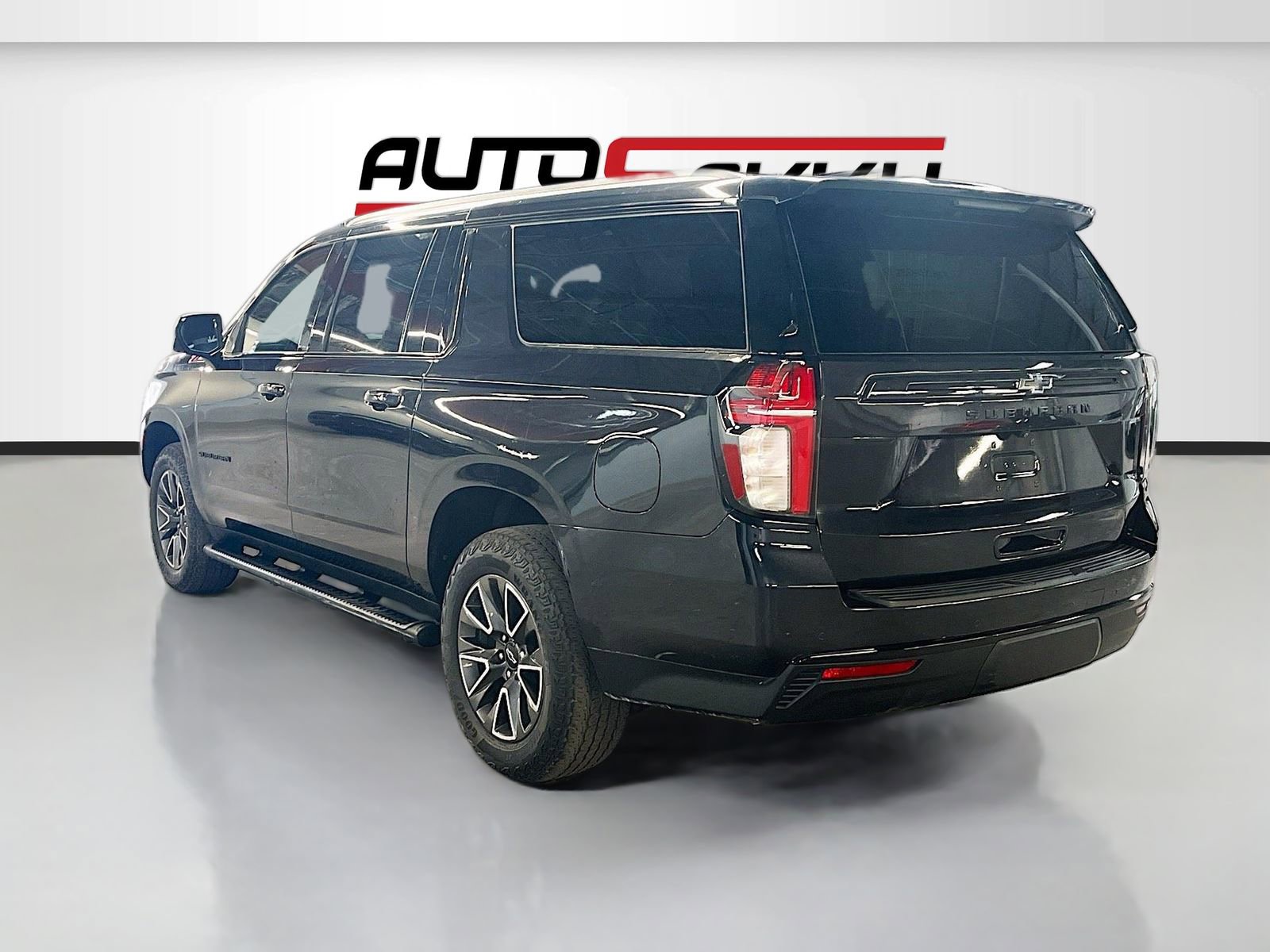 Used 2023 Chevrolet Suburban Z71 w/ Luxury Package image 5